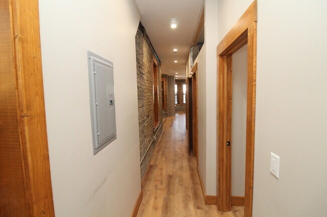 Building Photo - 1717 N Winchester Ave
