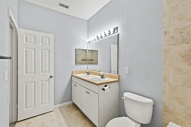 Building Photo - C4934-103 Magnolia Place