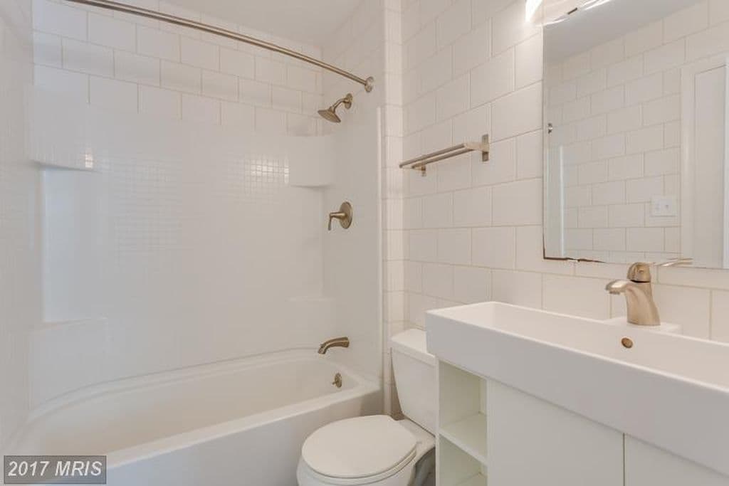 Main Bathroom - 5735 Nordeen Oak Ct