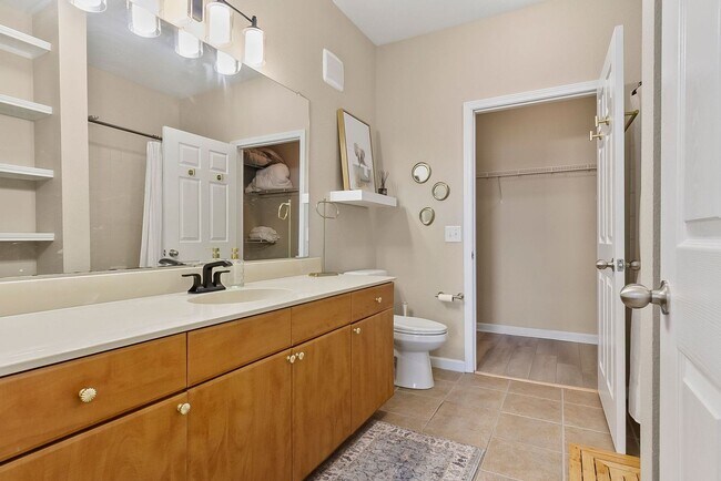 Building Photo - Midtown Village 2 Bed 2 Bath Condo! Available June 1st!