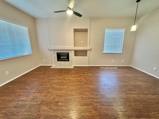 Building Photo - Darling one story home