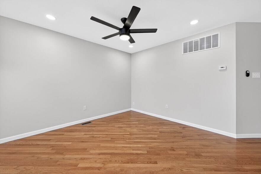 Building Photo - 373 Montclair Tower Dr