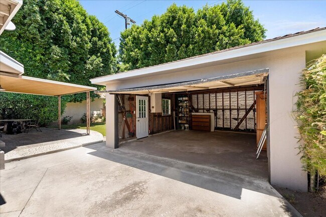 Building Photo - Charming Updated 2-Bedroom Van Nuys Home w...