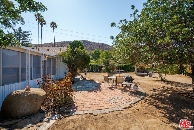 Building Photo - 6739 Garces Ave