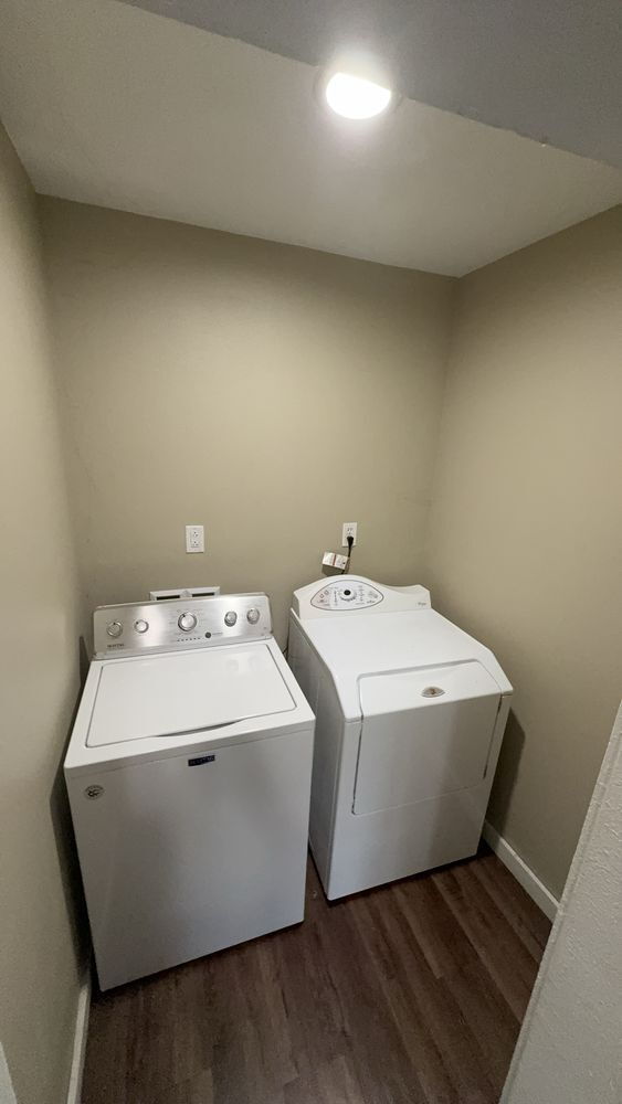 Building Photo - 3 bed 1 bath close to Water St. and UWEC! Available June 1st