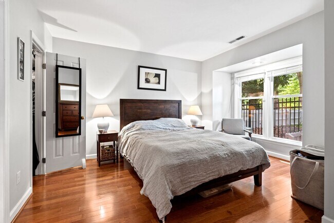 Building Photo - Downtown Living in Raleigh, NC!