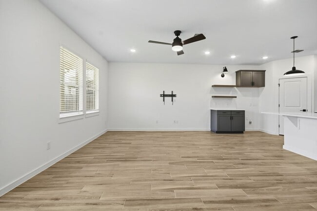 Building Photo - 8427 Bay Rdg Cir