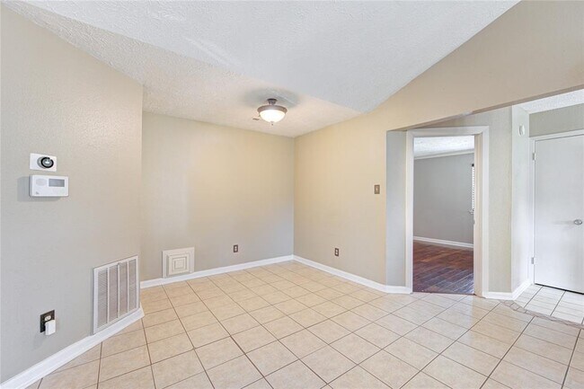 Building Photo - 4705 Dogwood Dr