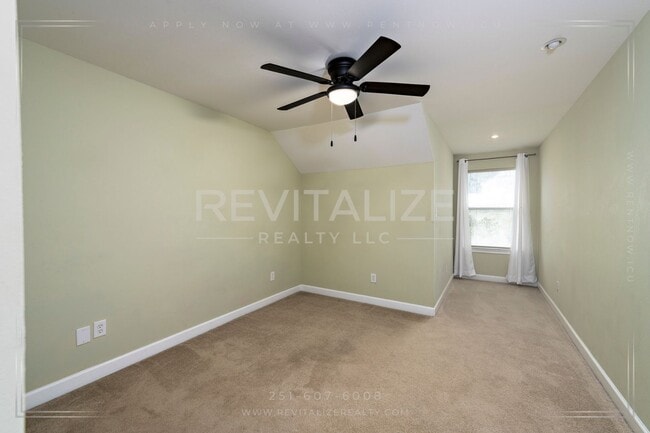 Building Photo - 3 Bed 3 Bath Townhome in West Mobile