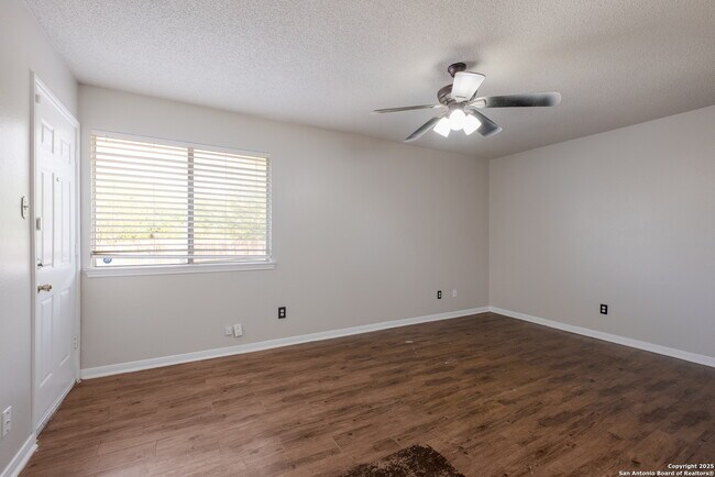 Building Photo - 6307 Candlecrest Ct