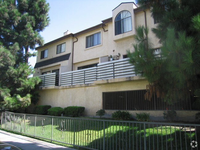 Building Photo - Helena Apartments