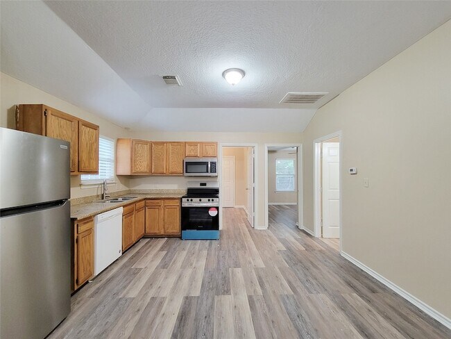 Building Photo - 12700 Royal Green Dr