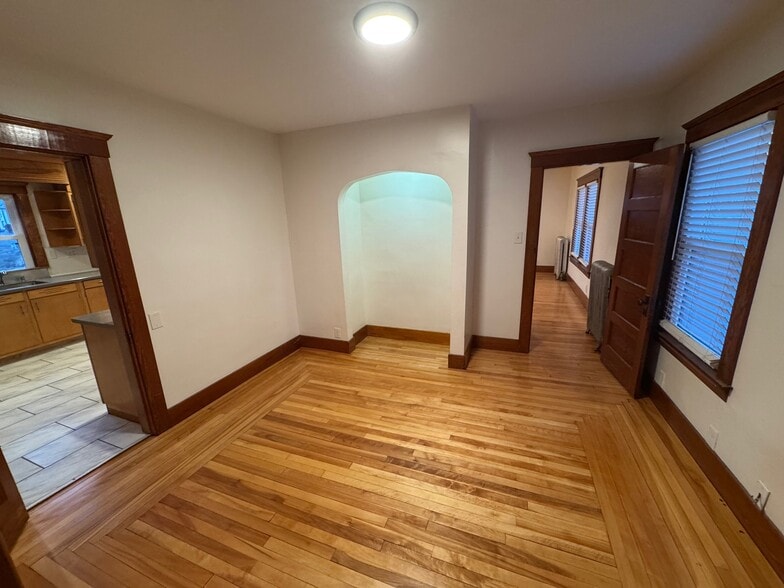 Building Photo - 319 Bridge St