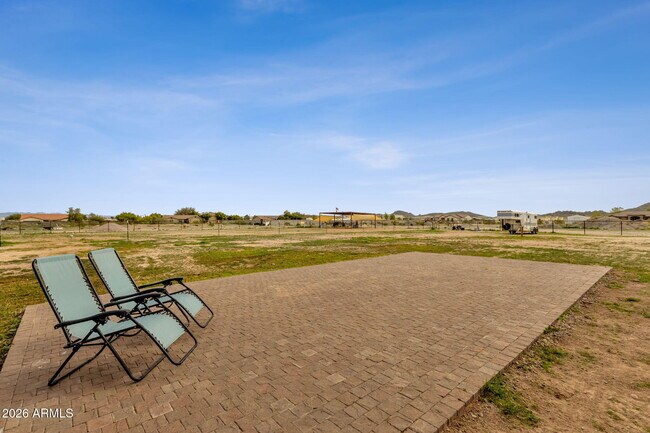 Building Photo - 851 W Quail Cir