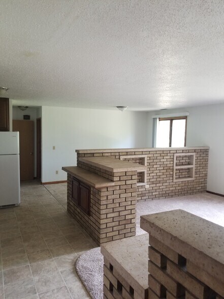 Building Photo - 1112 Oakview Dr