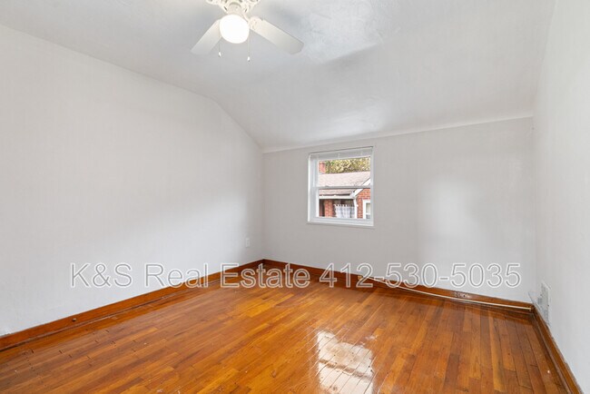 Building Photo - 136 Lynnwood Dr