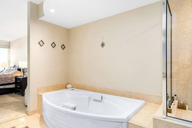 Building Photo - 18911 Collins Ave