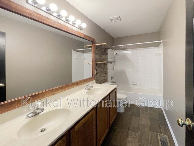 Building Photo - 2746 Brookrun Dr