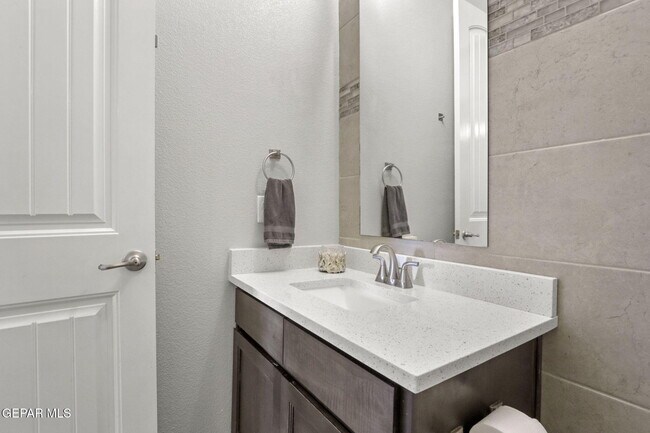 Building Photo - 14928 Tierra Escape Ave