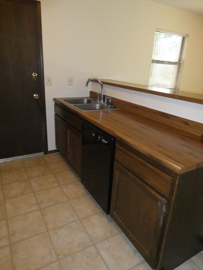 Building Photo - 2 bedroom 1 bath in West Columbia