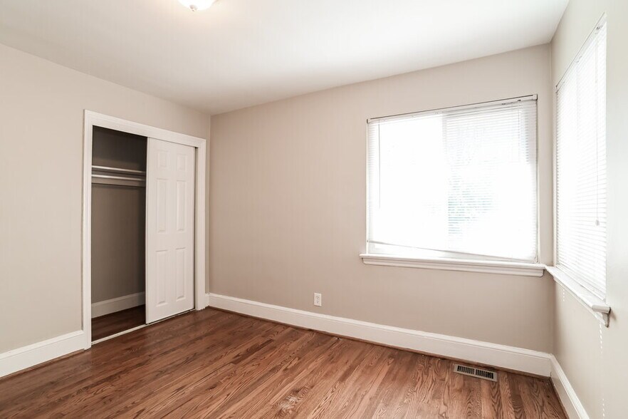 Building Photo - 2751 Catalina Ave