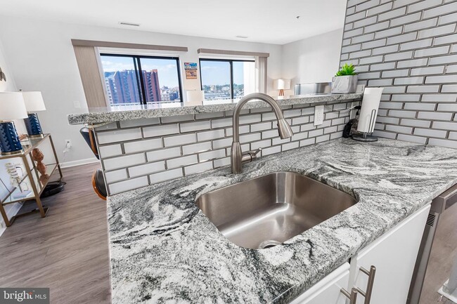 Building Photo - 2702 Lighthouse Point E