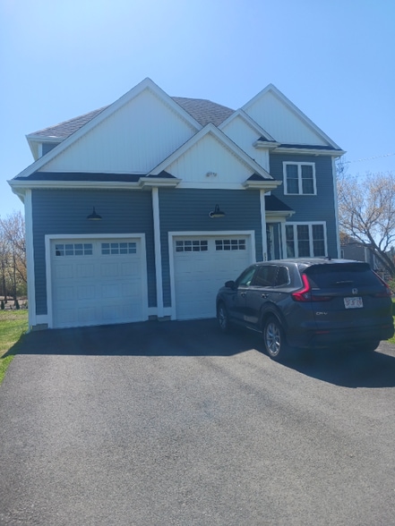 Building Photo - 132 Tiffany St