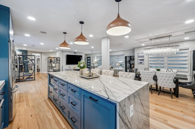 Building Photo - 8518 Westview Dr