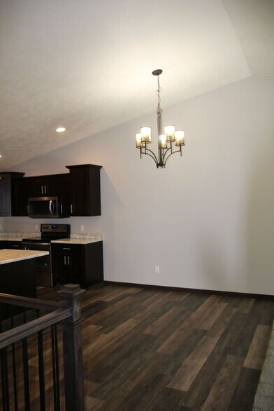 Building Photo - 3606 S Outfield Cir