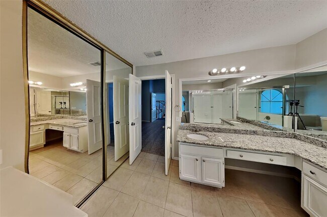 Building Photo - 4726 Green Trail Dr