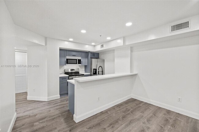 Building Photo - 470 S Park Rd