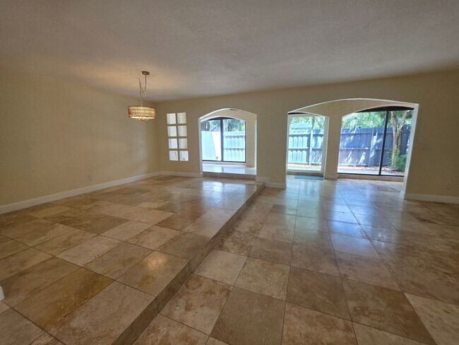 Building Photo - Spacious Townhome in The Trails