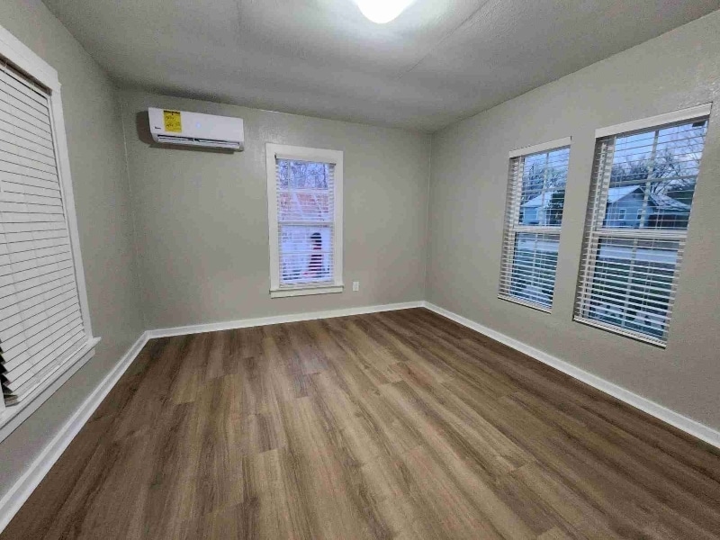 Building Photo - 206 N Donohue St