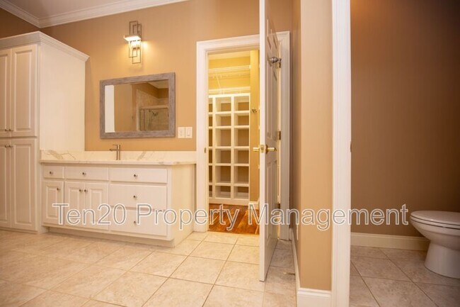 Building Photo - 4701-12 Turnberry Ln