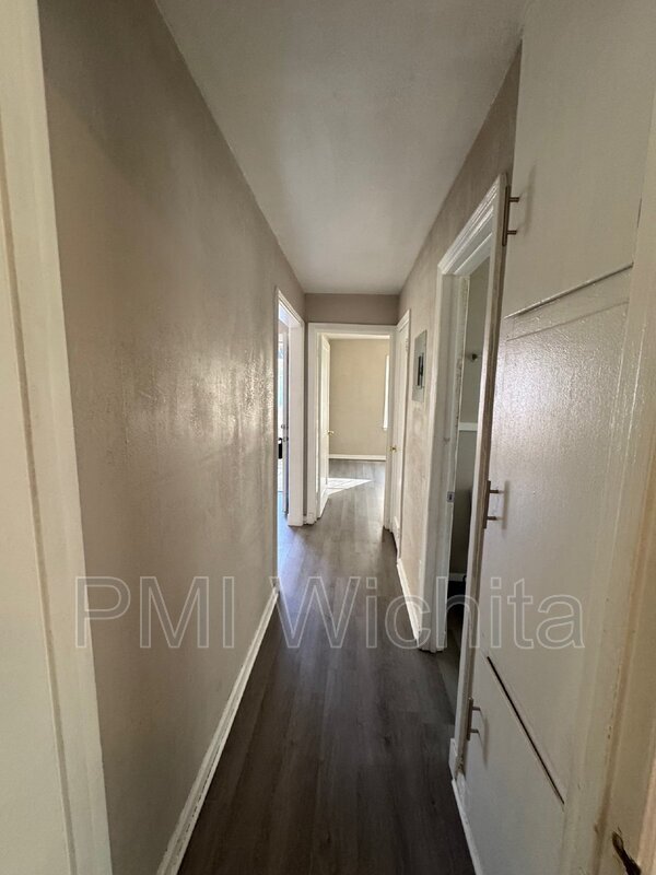 Building Photo - 1512 S Pattie St