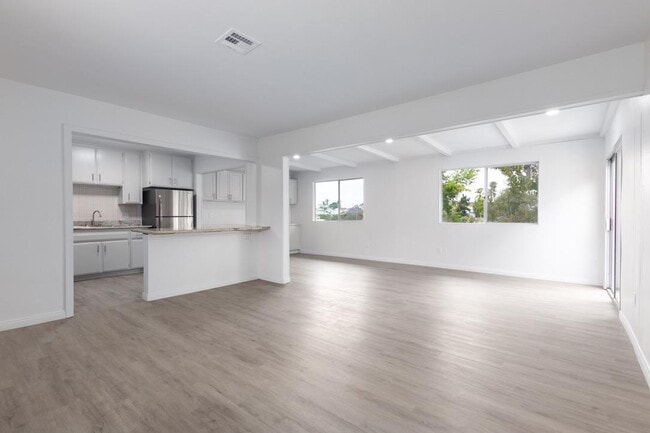 Building Photo - 4810 Iroquois Ave