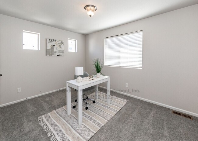 Building Photo - Beautiful 3 Bedroom Carriage House in Bann...