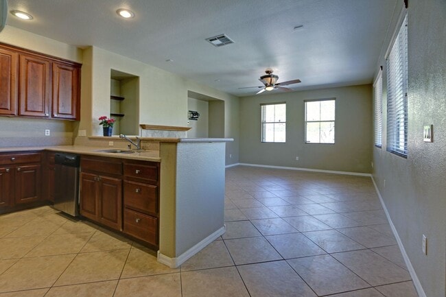 Building Photo - Step into  luxurious simplicity
