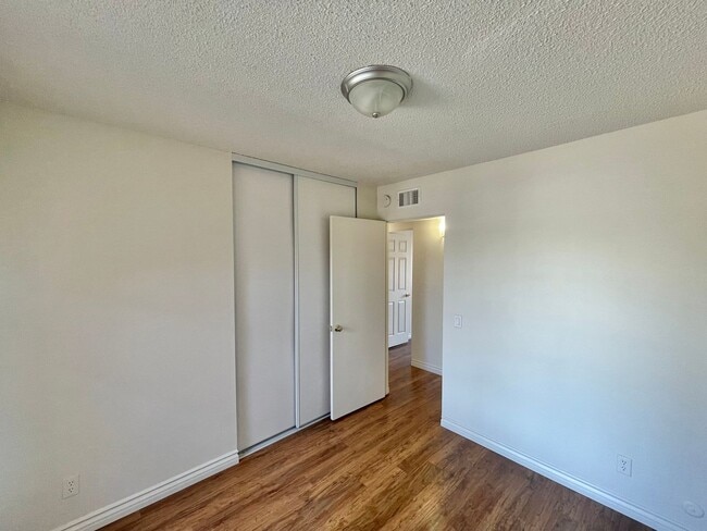 Building Photo - Spacious 3 Bed 2 Bath House w/ Central A/C...