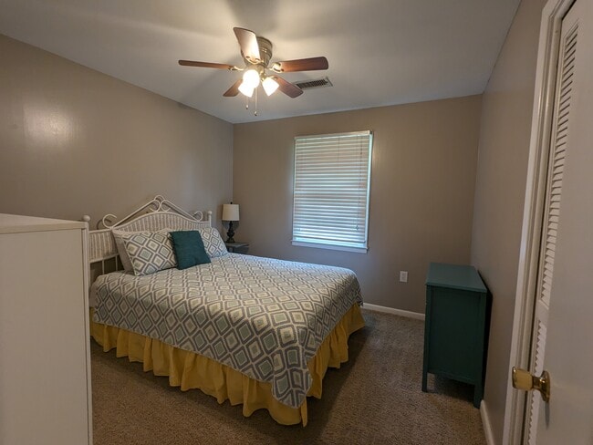 Building Photo - 804 Mixon Dr