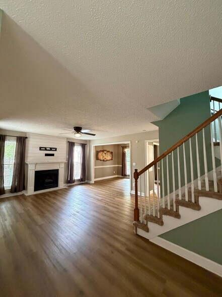Building Photo - 693 Cotton Branch Dr