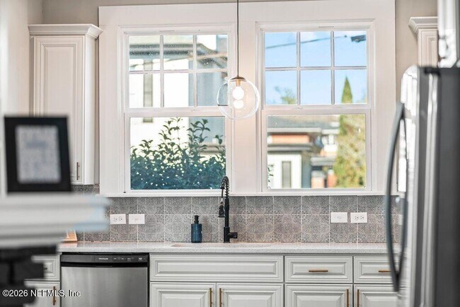 Building Photo - 2843 Oak St