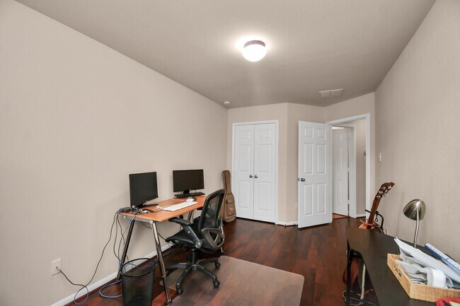 Building Photo - 2202 Waterford Park St