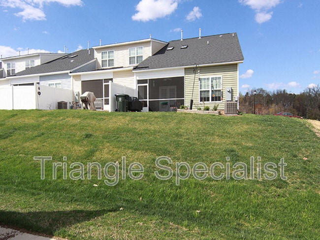 Building Photo - 7236 Aquinas Ave