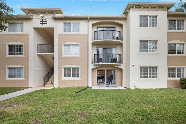 Building Photo - 1400 Crestwood Ct S