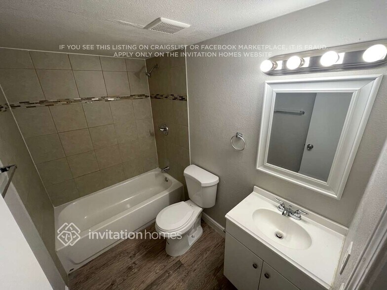 Building Photo - 17405 E Temple Dr
