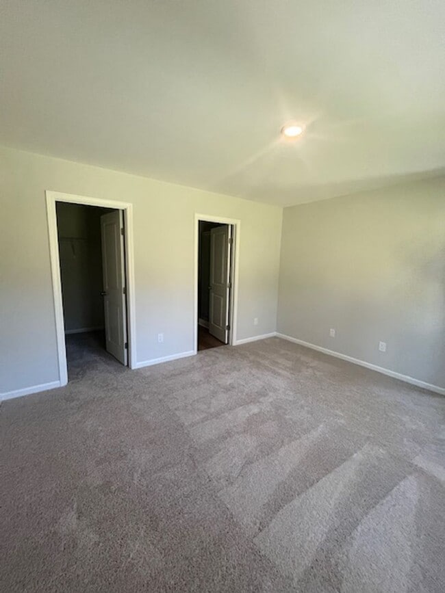 Building Photo - Cozy New-Build in Leland!