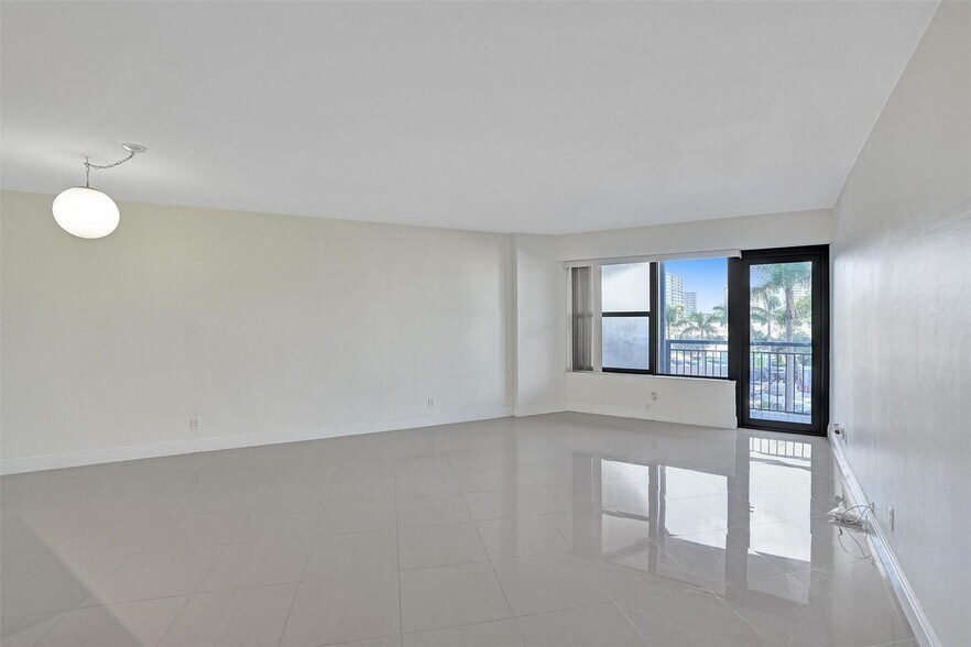 Building Photo - 3800 Galt Ocean Dr