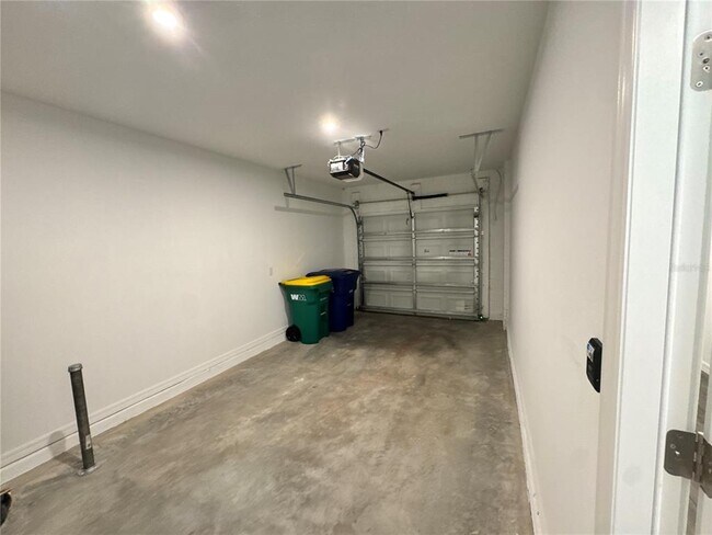 Building Photo - 3031 Jessamine Dr