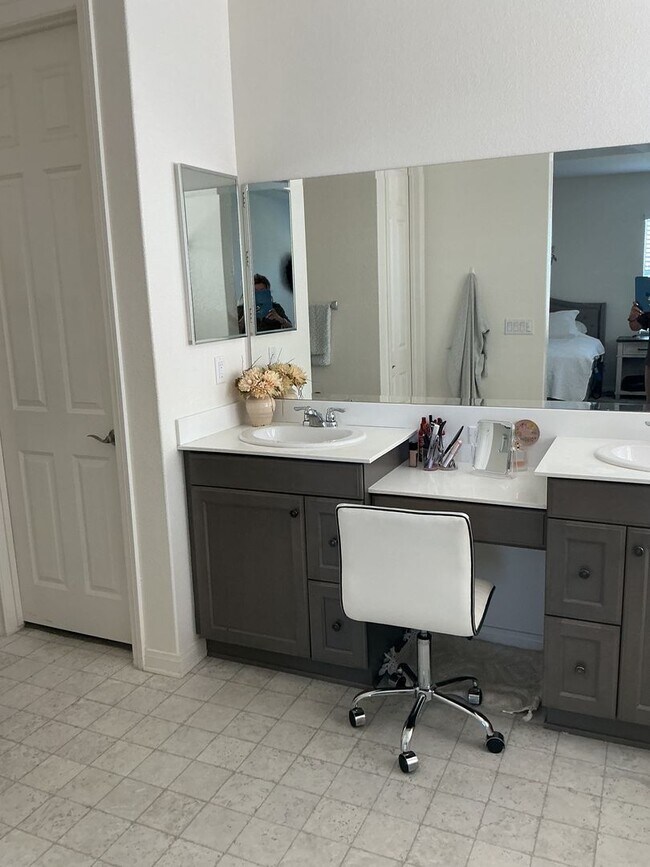 Building Photo - 7869 Boot Straps Ct